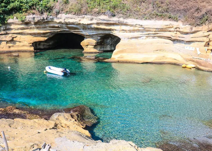 Baia Delle Rocce Verdi